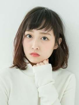 眉上すき間バング×ふんわり抜け感ミディ